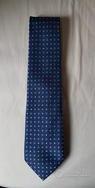 Cravatta blu classica lavorata a mano 