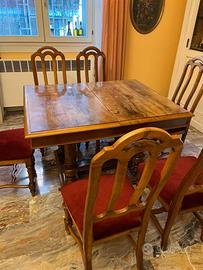 Tavolo e sedie in noce