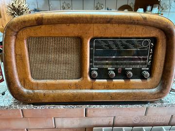 Radio antica in radica