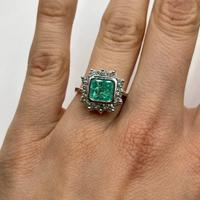 Anello in oro bianco 18kt, con smeraldo e diamant