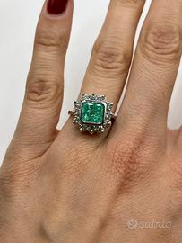 Anello in oro bianco 18kt, con smeraldo e diamant