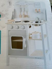 Cucina giocattolo in legno