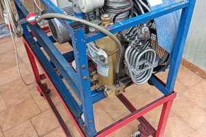 Compressore BAUER per bombole marine