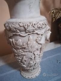vaso cinese in resina in rilievo vintage