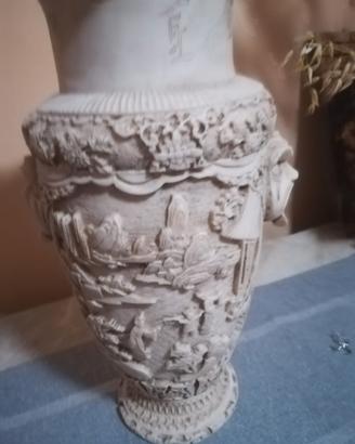vaso cinese in resina in rilievo vintage
