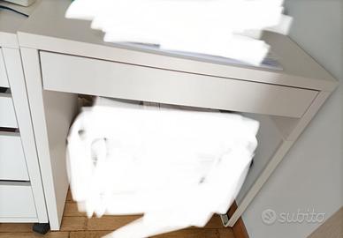 scrivania con cassettiera