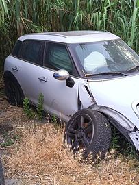Auto incidentata motore funzionante