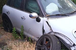 Auto incidentata motore funzionante