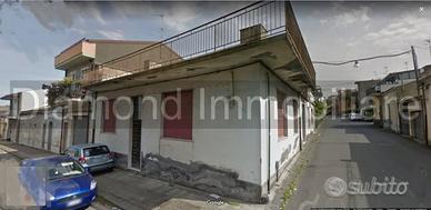 Casa singola da ristrutturare con terreno a Giarre