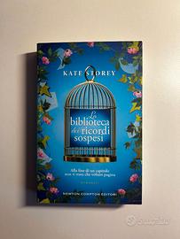 "La biblioteca dei ricordi sospesi" - Kate Storey