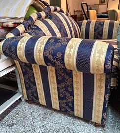 Divano blu-oro in tessuto decorato