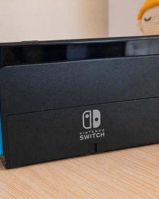 Nintendo Switch Oled- quasi nuova