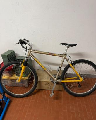 MTB GIANT ATX850