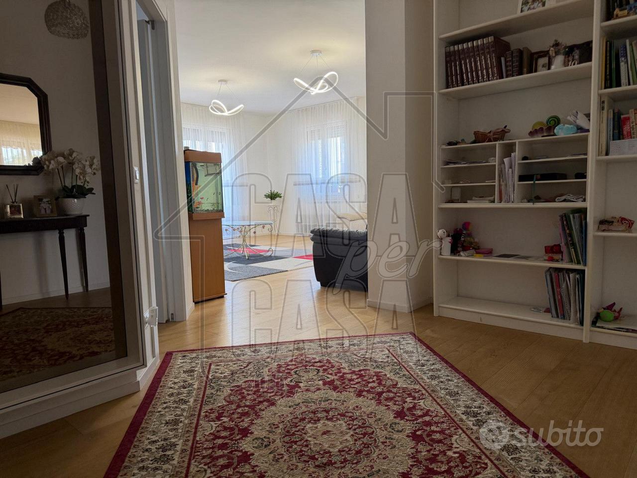 Ampio appartamento ristrutturato con 3 camere, gar - Vista 3