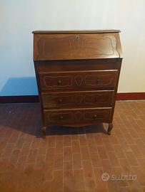 Piccola scrivania a ribalta