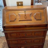 Mobile scrittoio con sportello e cassetti