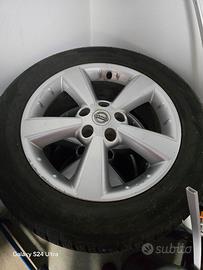 gomme 4 stagioni Momo 215\60 r17 