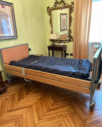 Letto ospedaliero elettrico+ materasso antidecubit