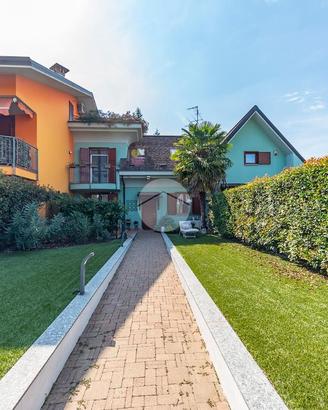 VILLA A SCHIERA A UBOLDO