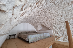 Monolocale in pietra soppalcato