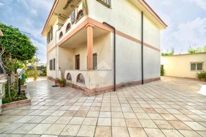 VILLA SINGOLA A CIVITAVECCHIA