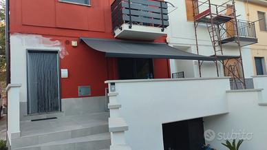 Tenda a bracci estensibile elettrica