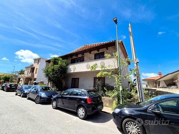 Casa indipendente con 4 appartamenti a SG Suergiu
