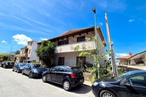 Casa indipendente con 4 appartamenti a SG Suergiu