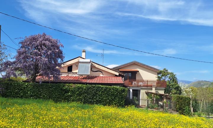 Casa bifamiiliare indipendente