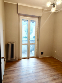 Ampio bilocale per single o coppie a Meda centro