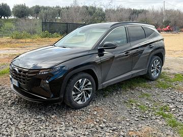 Hyundai tucson 48 v 16 cdri xline