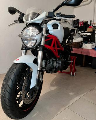 Ducati Monster 796