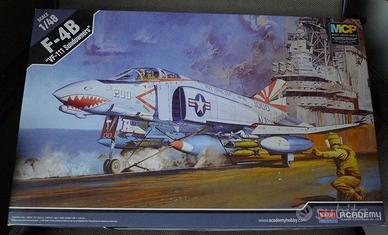 kit Aereo 1:48 - F 4B Phantom della Academy