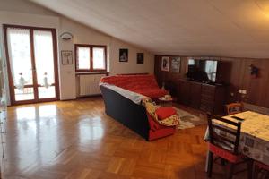 Alloggio mansardato 100 mq 4,5 vani