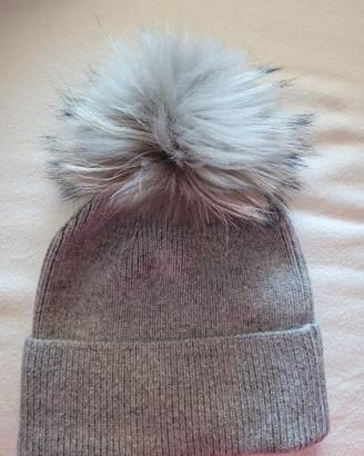 cappello lana con pon pon di pelliccia
