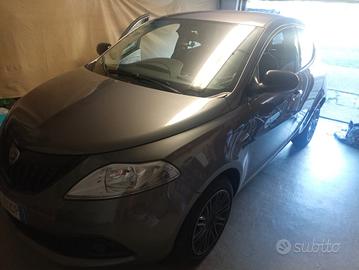 Lancia Ypsilon 1.0 Ibrida Benzina/Elettrico