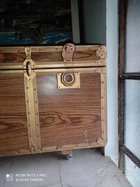 Baule Antico con Rotelle