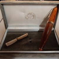 Penna stilografica in radica e inserti in oro