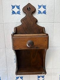 Portalosta in legno da parete stile rustico