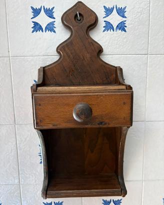 Portalosta in legno da parete stile rustico