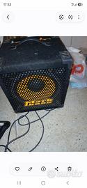 amplificatore con basso 