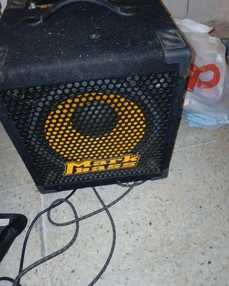 amplificatore con basso 