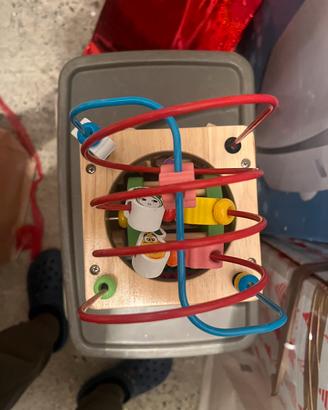 Gioco in legno educativo Montessori con labirinto