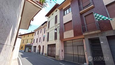 Casa indipendente di 334 m² con più di 5 locali a 
