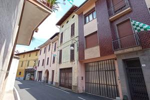 Casa indipendente di 334 m² con più di 5 locali a 