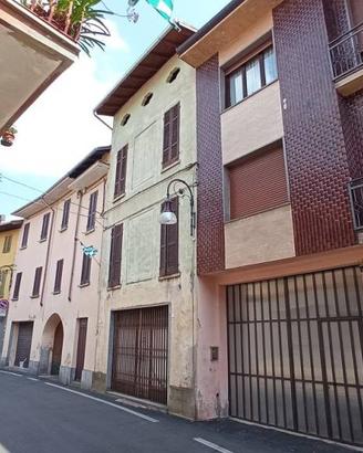 Casa indipendente di 334 m² con più di 5 locali a 