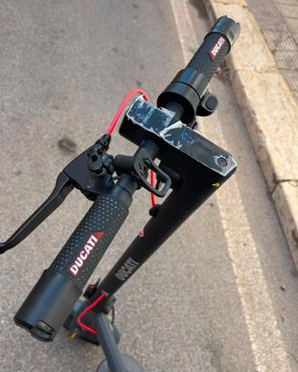come nuovo Monopattino Elettrico Ducati Pro I evo 