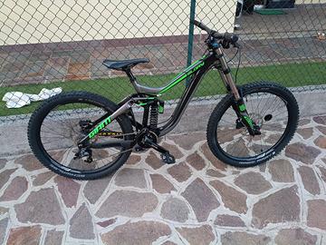 Bicicletta Downhill Giant Glory 2 2017