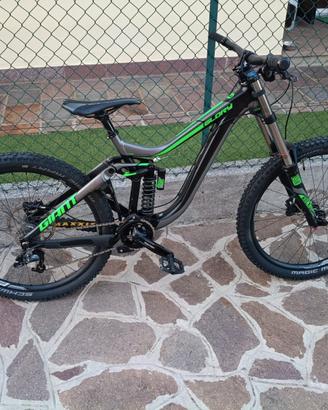Bicicletta Downhill Giant Glory 2 2017