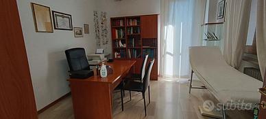 Stanza ammobiliata ambulatorio medico